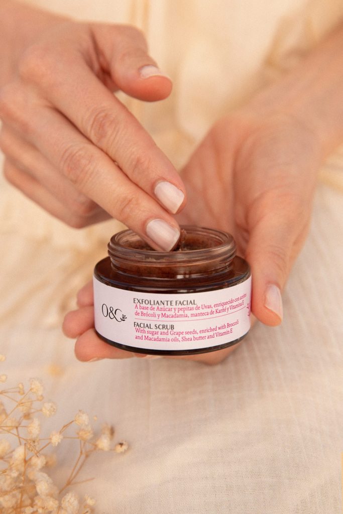 Exfoliante Facial de Orange & Cinnamon abierto
